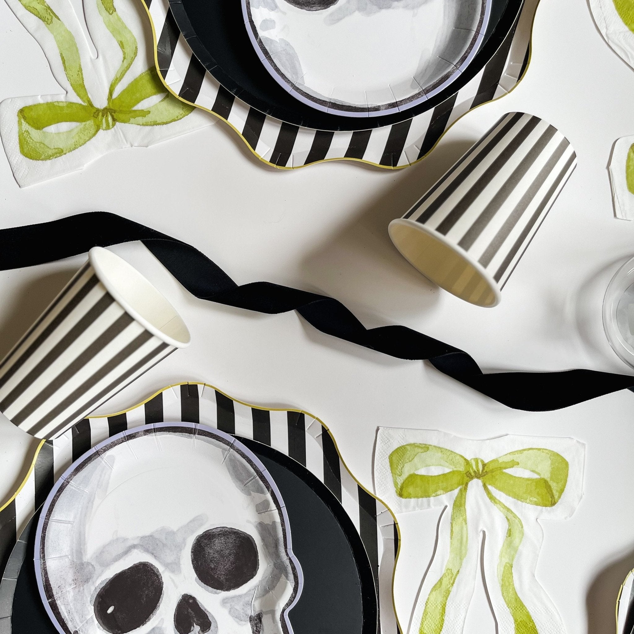 Black & White Striped Paper Party Plate (12pcs) - Josi James - 10.5 Inch Plate